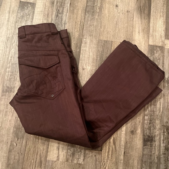 Plum colored DC  Soft Shell Snowboarding Pants - Picture 1 of 10